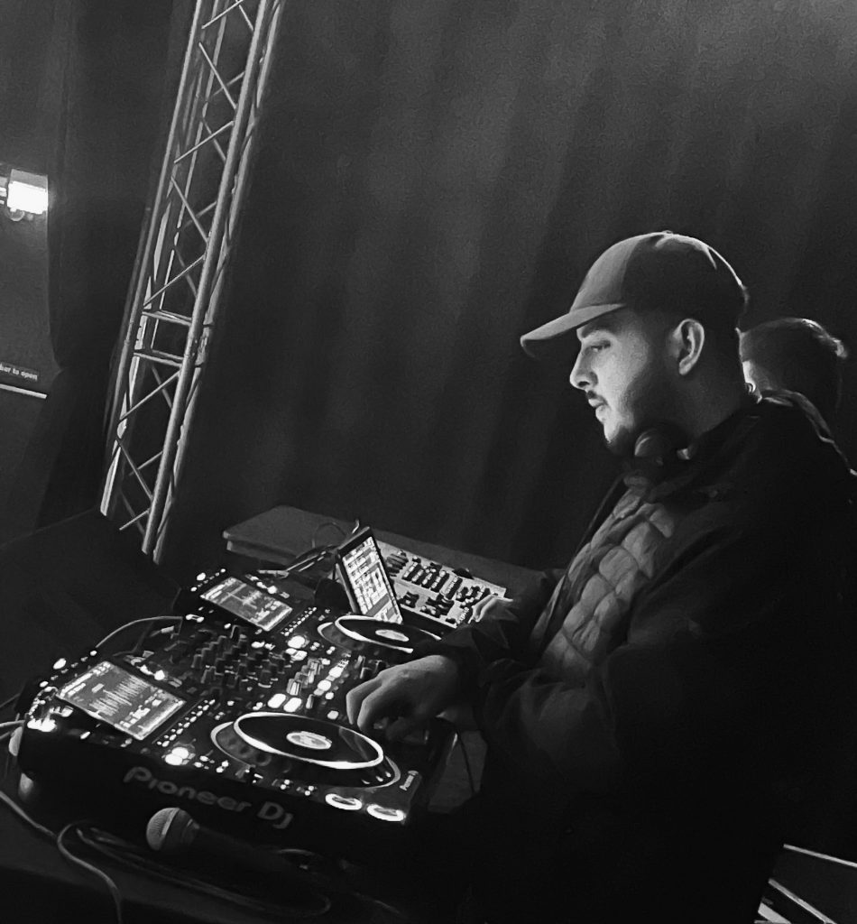 Cardwell performing at The Union, Manchester Metropolitan University